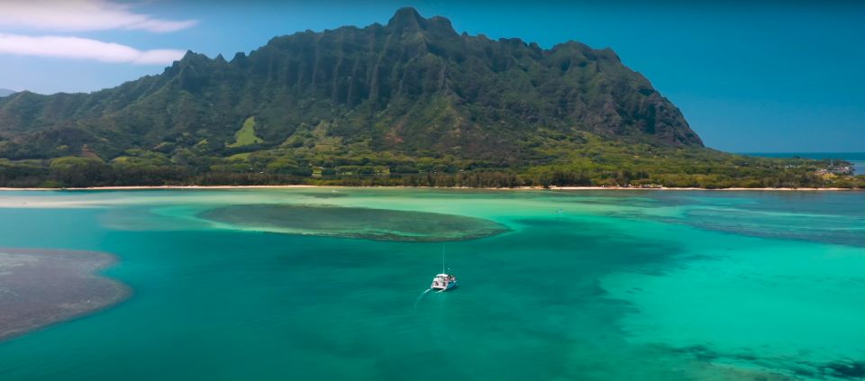 Oahu: Molii Fishpond and Kaneohe Bay Catamaran Tour - Comfort and mobility: the stairs matter for boarding