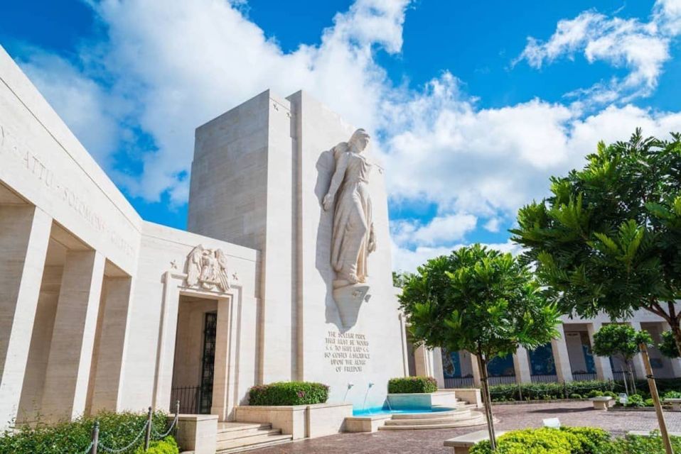 Oahu: Pearl Harbor Battleship Tour - Visitor Center: setting the tone before the memorial