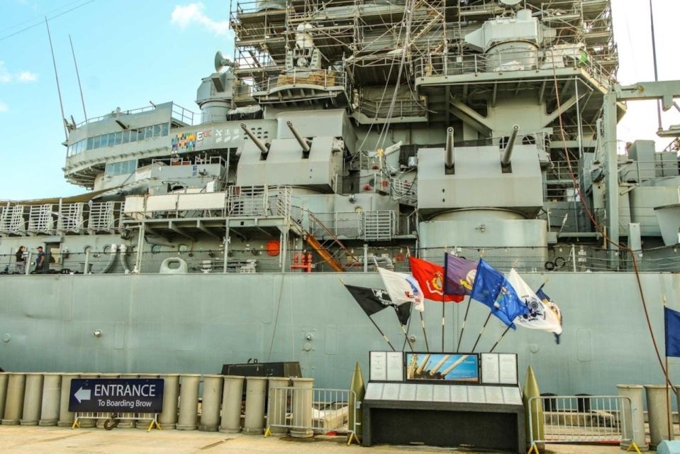Oahu: Pearl Harbor Battleships Group Tour - Pearl Harbor Visitor Center: where the story clicks