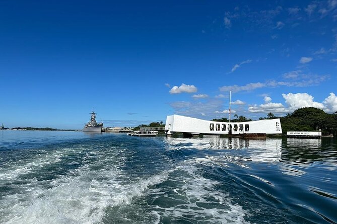 Oahu: Pearl Harbor USS Arizona Memorial Small Group Tour - On the drive: the historian lecture sets your brain in the right place