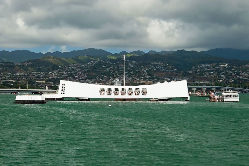Oahu: Premium Missouri, Arizona & Top of the Tower Tour - What the small-group format really changes