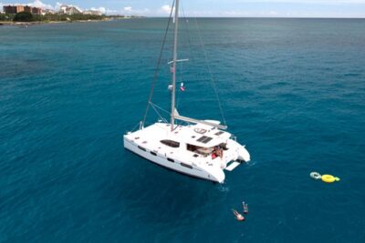 Oahu Small Group Snorkel Tour with Yacht Cruise - Yacht layout: 3 bedrooms, 3 restrooms, and why that matters at sea