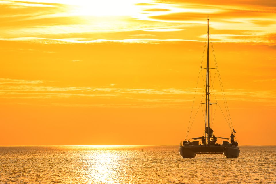 Oahu: Sunset Cruise of West Oahu with Drinks and Appetizers - The Two-Hour Ride: Sunset Views, Deck Time, and Wildlife Odds