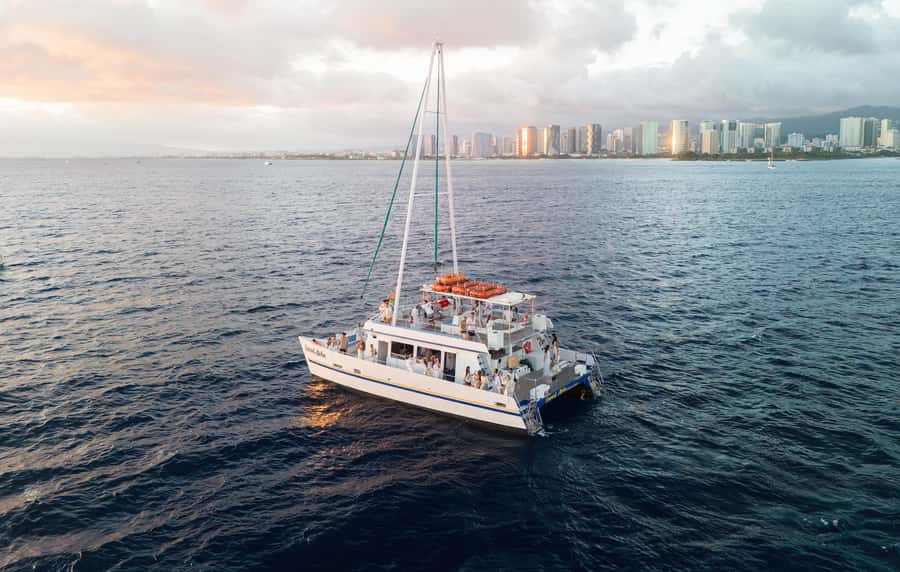 Oahu: Sunset Sail Cruise in Waikiki - Seasickness and bumpy water: the one concern to take seriously