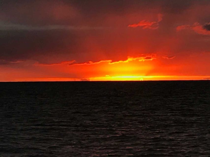 Oahu: Sunset sailing in small intimate groups - Who this sunset sail is best for