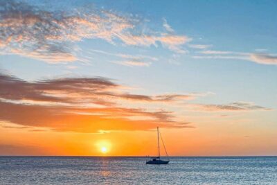 Oahu: Sunset sailing in small intimate groups - Where you start: Ala Wai boat harbor, Slip 429