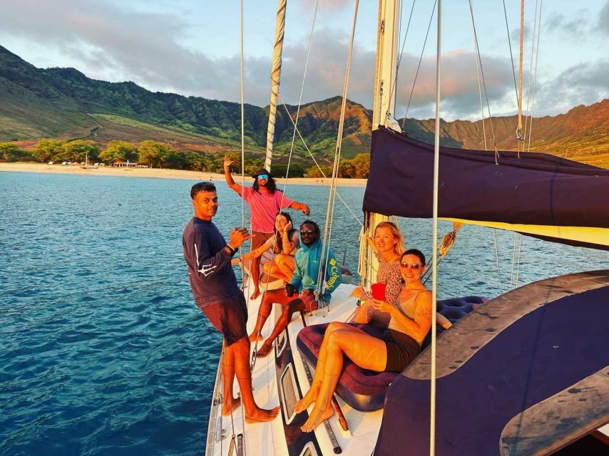 Oahu: Sunset sailing in small intimate groups - Watching city lights and moon rise from the sea