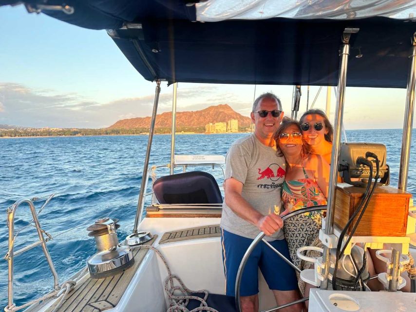 Oahu: Sunset sailing in small intimate groups - What’s allowed, what’s not: small rules that affect comfort