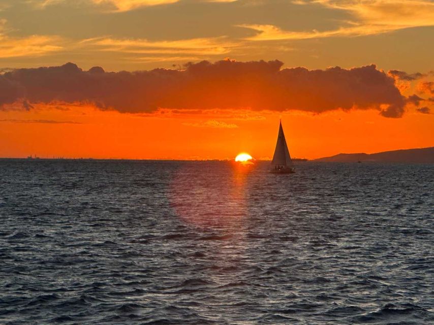 Oahu: Sunset sailing in small intimate groups - Timing and duration: a focused 2-hour ocean reset