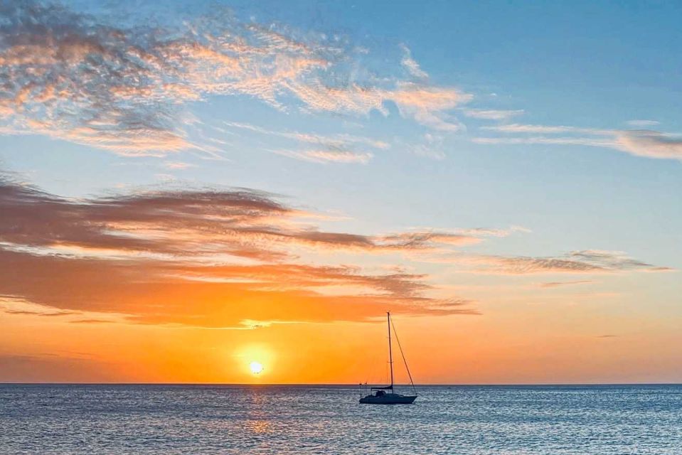Oahu: Sunset sailing in small intimate groups - Where you start: Ala Wai boat harbor, Slip 429