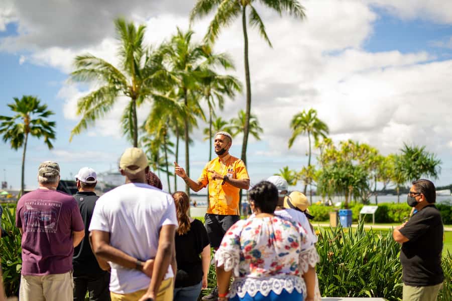 Oahu: Ultimate Pearl Harbor and Circle Island Tour - Pickup in Waikiki: how to start smoothly