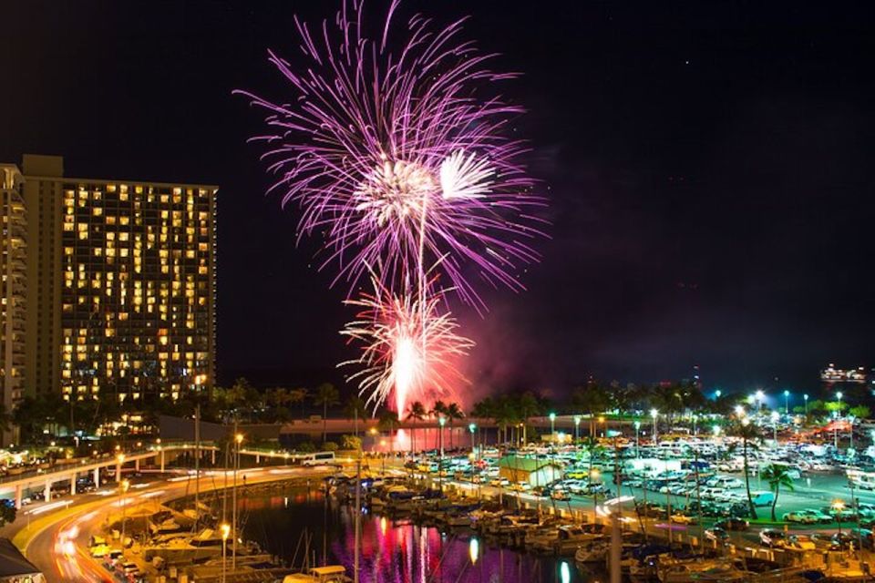Oahu: Waikiki Friday Night Fireworks Catamaran (Wahine Koa) - Boat Choice: 55-Foot Sail vs 65-Foot Power