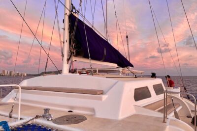 Oahu's Waikiki Coast: Moana’s Sunset Cocktail Sail - On board: barefoot sailing, a full bar, and a restroom