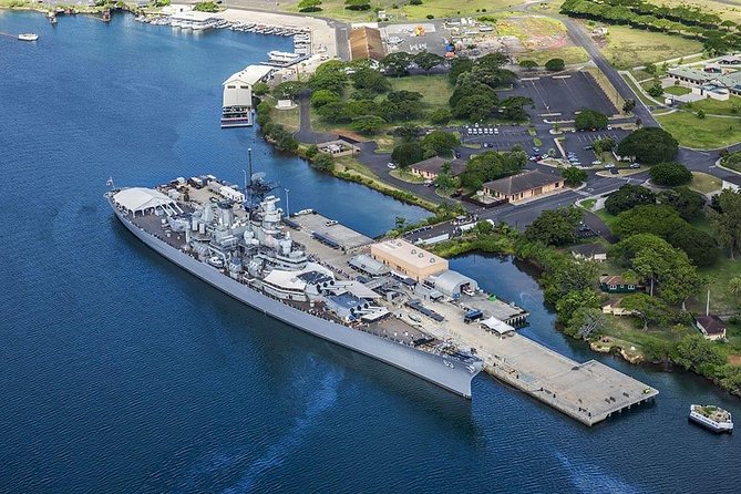 Pearl Harbor, National Memorial Cemetery and Honolulu City Tour - Downtown Honolulu highlights: Kamehameha, Iolani Palace, and Kawaiahao Church