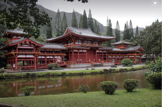 Private Circle Island Tour North Shore and East Side - Byodo-in Temple in the Valley of the Temples: a quiet reset