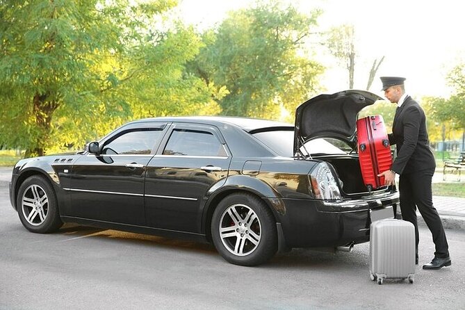 Private One-way Airport Transfer Honolulu Airport To Honolulu - Value at $68.86 Per Person: When Private Beats DIY