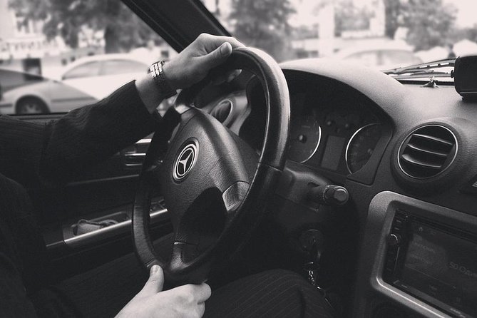 Private Transfer Honolulu Airport HNL to Waikiki by Sedan - Private Sedan Door-to-Hotel Comfort from HNL to Waikiki