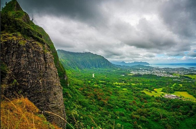 Scenic half day Circle Island tour - Stop 1: Diamond Head State Monument (Leʻahi) for that first big view