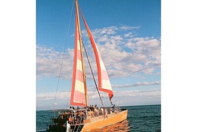South Shore Open Sail from Kewalo Harbor Including Drinks - Drinks included: how mai tais and beers change the experience