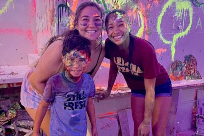 Splatter Art Paint Studio Experience in Hawaii - The no-rules format: how splatter play actually works