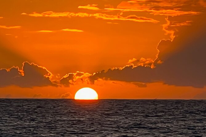 Sunset Cruise Waikiki - Golden Hour Cocktail Cruise - Why a Golden Hour Waikiki Cruise Makes Sense