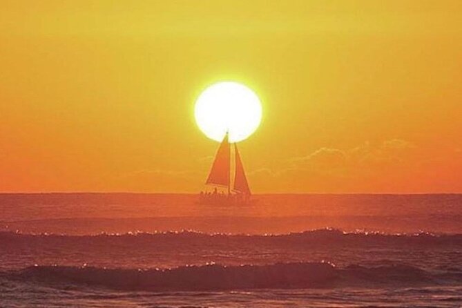 Sunset sail Aboard Manakai Catamaran - The Mana Kai Setup: Why This Catamaran Feels Special in Waikiki