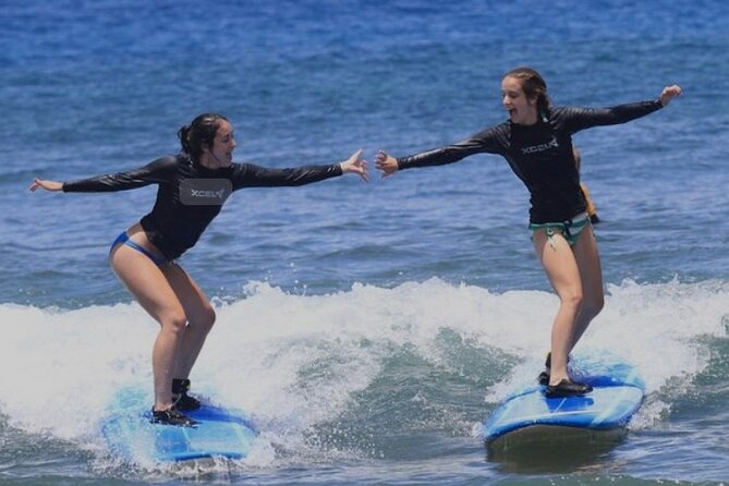Surf lessons for beginners in Waikiki - Waikiki Lessons Start at Duke Paoa Kahanamoku