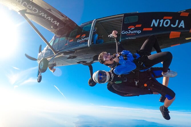 Tandem Skydiving with GoJump in Hawaii - Entering The 14,000-Foot World: What This Tandem Jump Feels Like