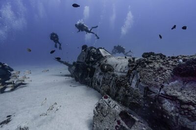 Two Tank Wreck and Drift Dive in Oahu - The First Underwater Stop: A Maunalua Bay Wreck for Structure and Variety