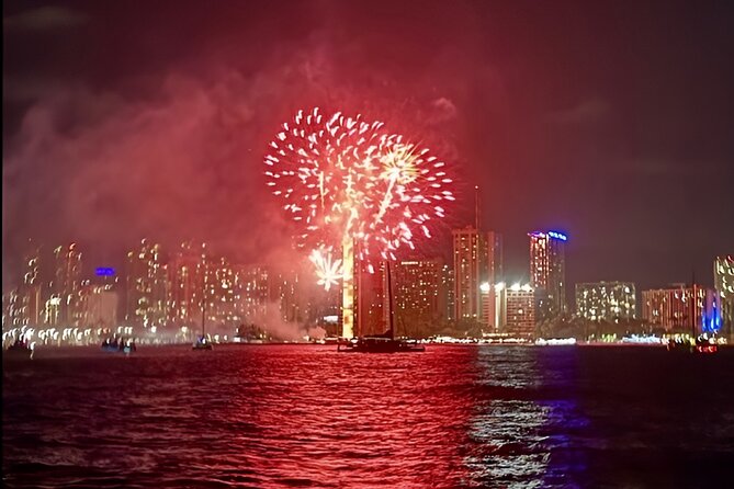 Waikiki Beach Catamaran Friday Night Fireworks Tour - Getting there at 1 Holomoana St around 6:45 pm