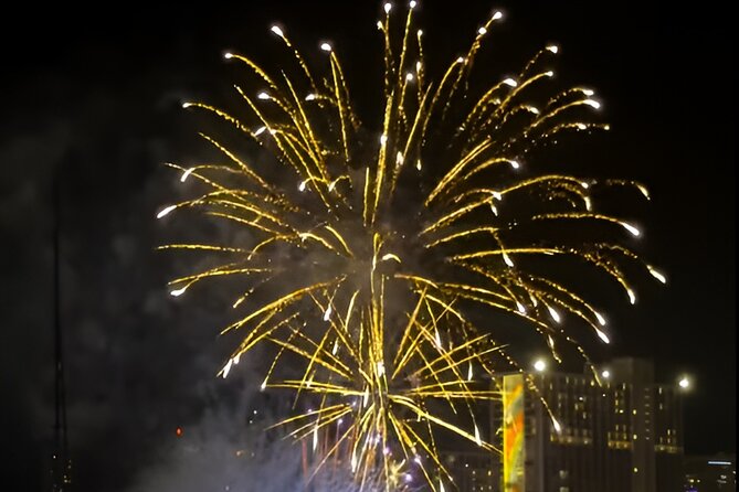 Waikiki Beach Catamaran Friday Night Fireworks Tour - Price and value: what $71 buys you for 90 minutes
