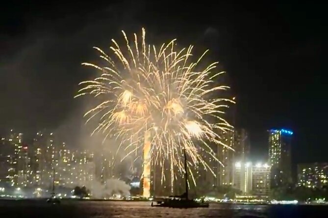Waikiki Beach Catamaran Friday Night Fireworks Tour - BYOB on board: how to pack without breaking the no-glass rule