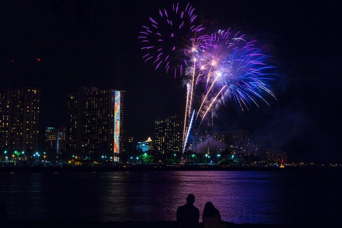 Waikiki Fireworks Dinner Cruise: Sail & Sparkle on Friday Nights - Small Tips That Make a Big Difference