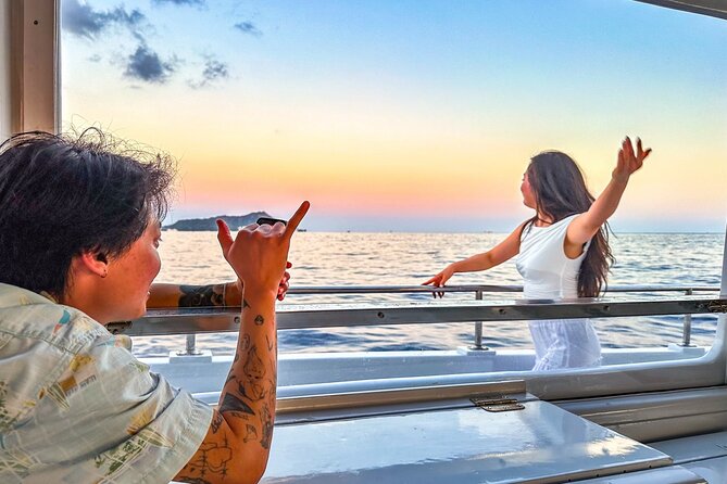 Waikiki Friday Fireworks Boat Cruise from Oahu - Harbor Pass-Bys: Small Views That Add Up to a Full Evening