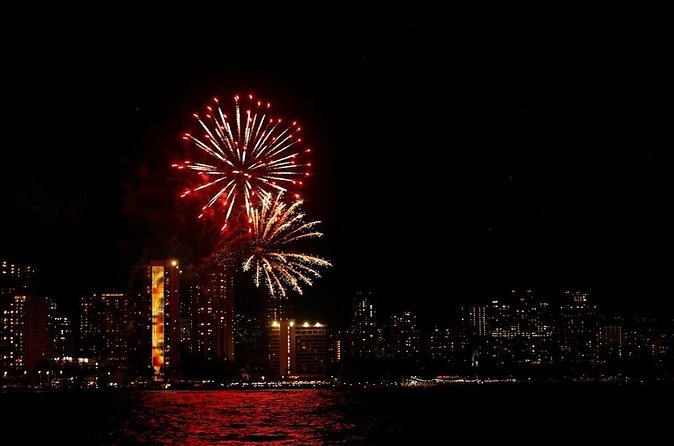 Waikiki Friday Fireworks Boat Cruise from Oahu - Crew Energy: The Difference Between a Ride and a Good Night Out
