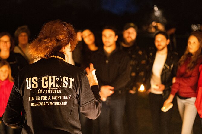 Waikiki Ghost Tour: Torches & Terrors - Waikiki after dark: what an 8:00 pm ghost walk changes