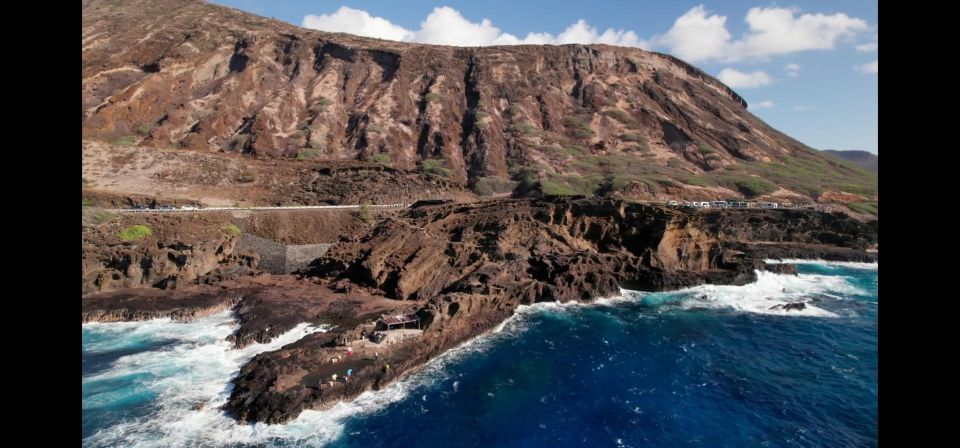 Waikiki: Oahu In a Day Circle Island Tour - Leonard’s Bakery break and the temple stop that makes the day feel local