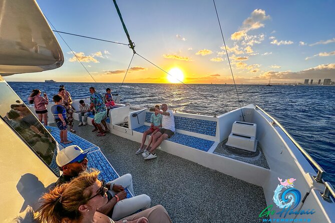 Waikiki Sunset Cruise from Oahu - Music and atmosphere: the vibe on a family-friendly catamaran