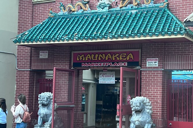 We Go Eat: Secret Aloha Bites Tour - Chinatown stop: manapua potential and the real expectations