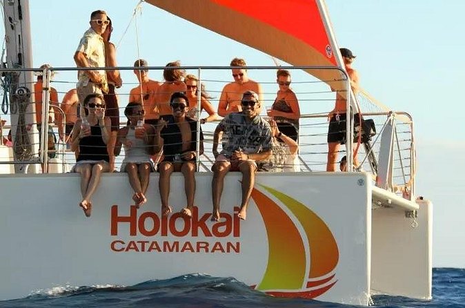 Whale Watching Sail in Honolulu with Open Bar - Drinks, hospitality, and the vibe: why the crew matters on a short sail