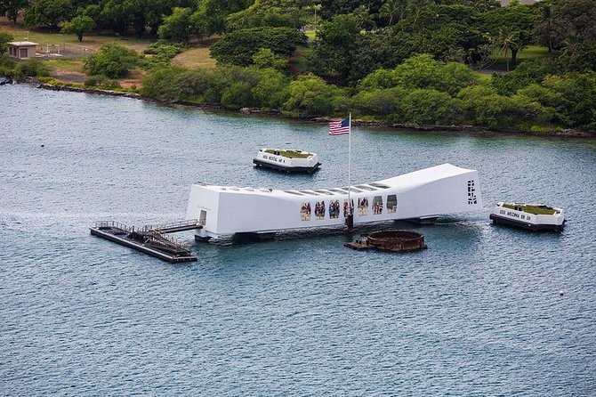 WWII Pearl Harbor Heroes Deluxe Tour - Stop 6: Pearl Harbor Historic Sites Visitor Center and the shore view